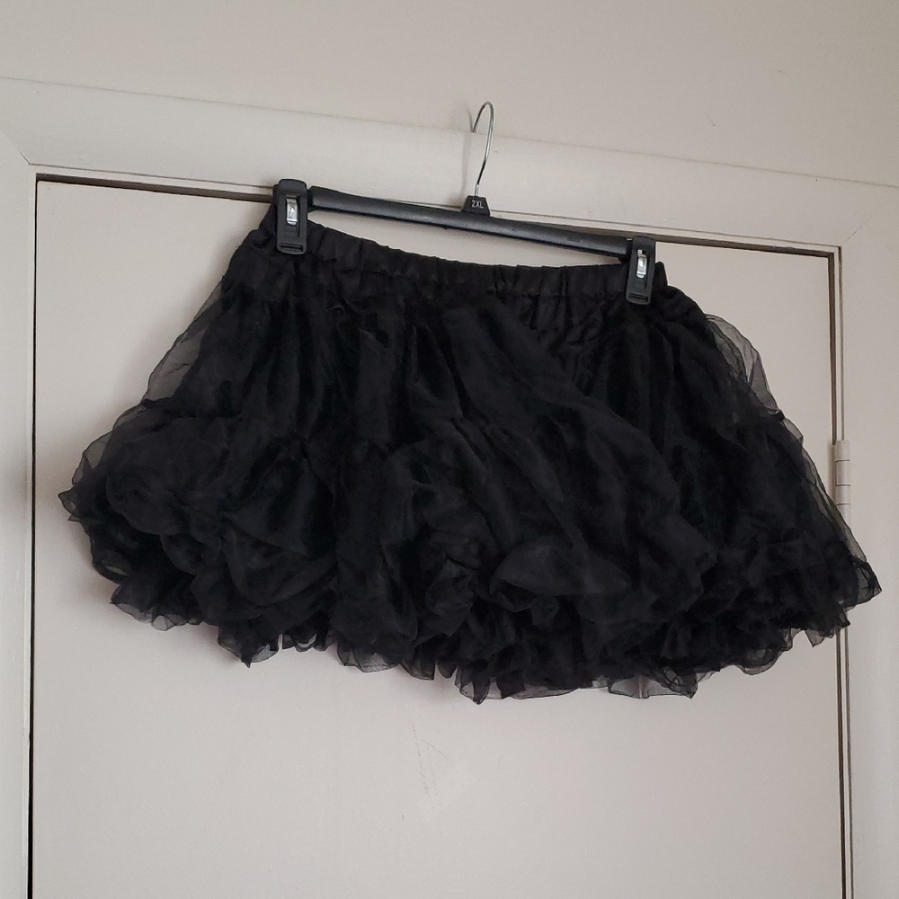 Leg Avenue's Elegant Black Layered  Tulle Petticoat Skirt